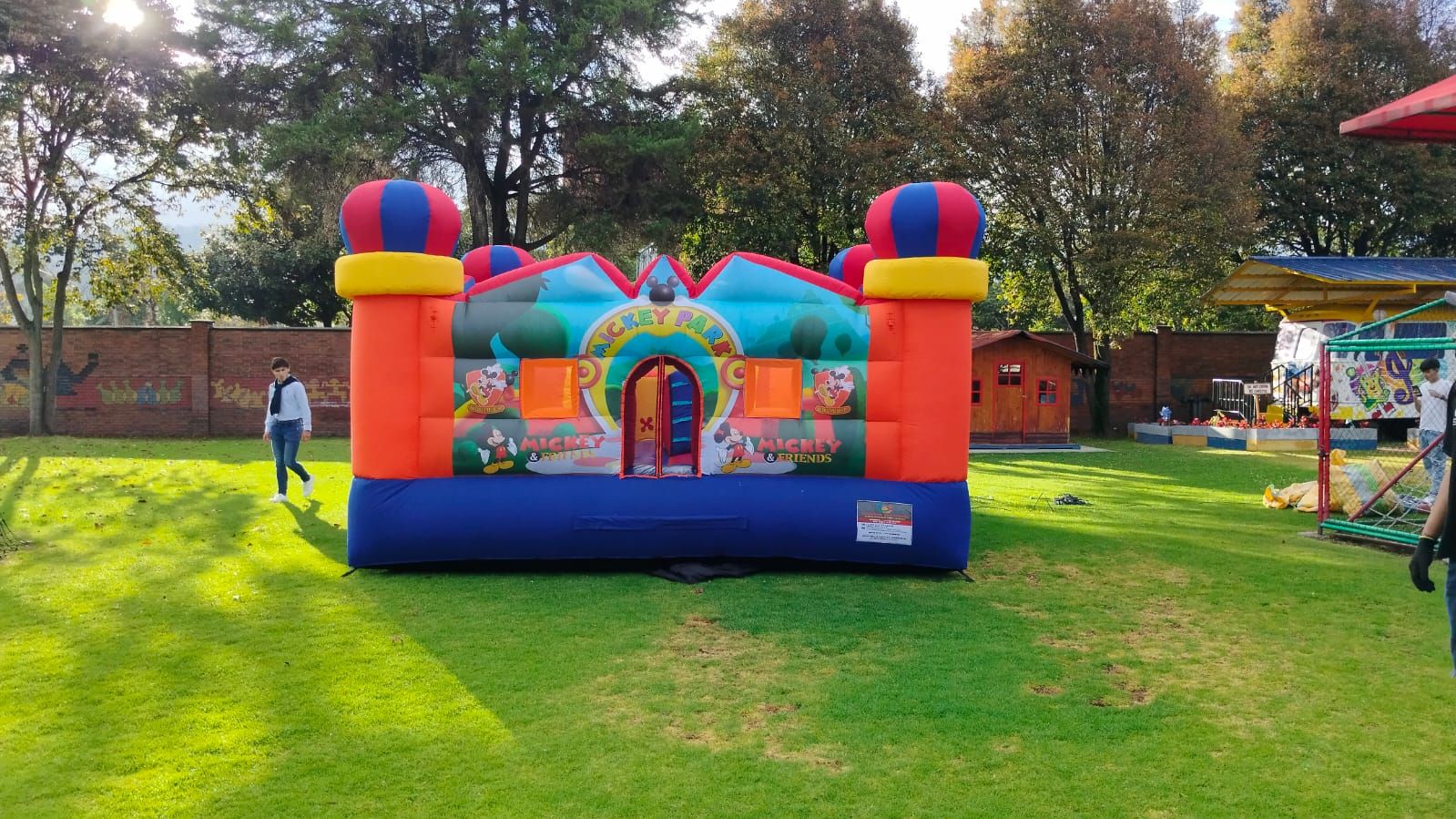 alquiler de saltarín inflable castillo de Mickey mouse